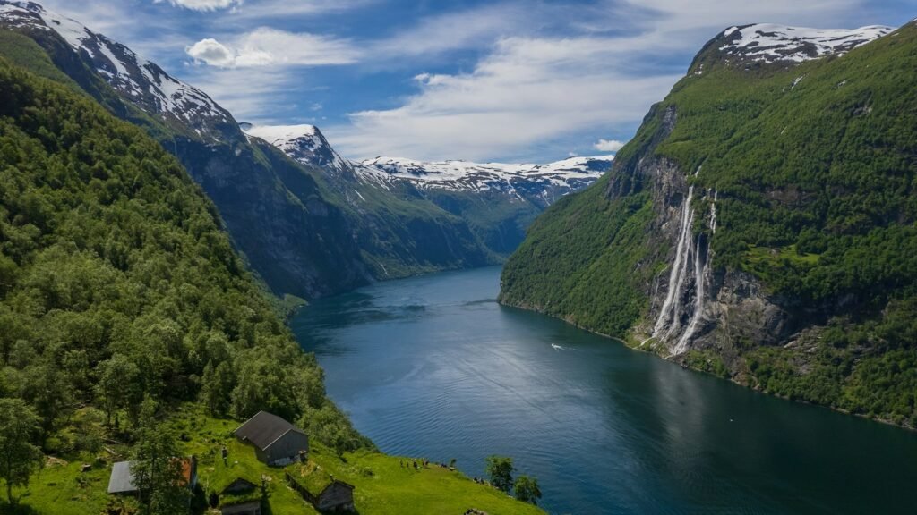 IPTV Norden – norsk fjord i sommarljus
